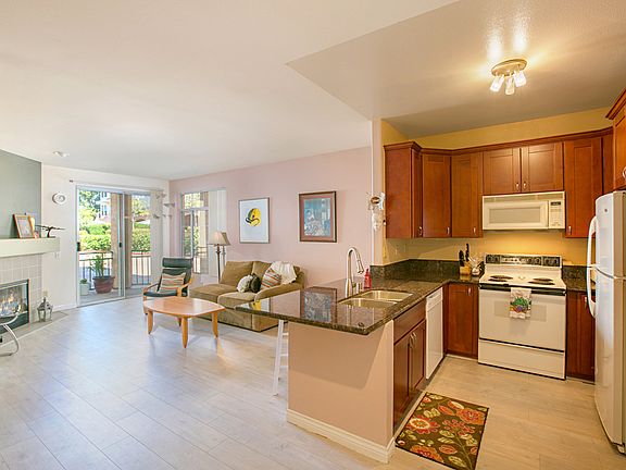 5th image of 550 Camino De La Reina Unit 115