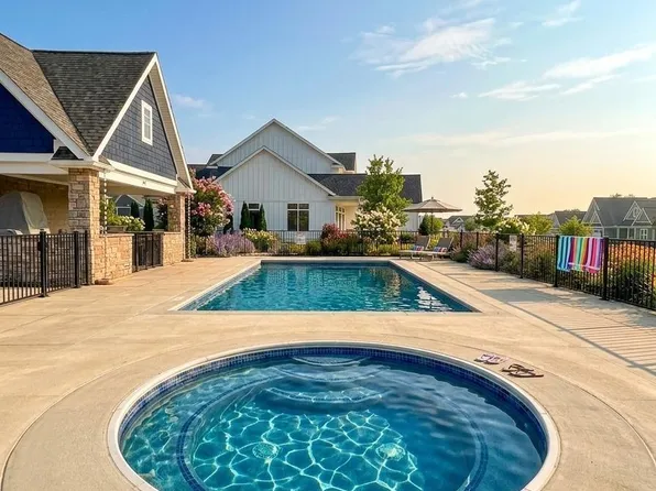 103 Vineyard Ridge Dr, Traverse City, MI 49686