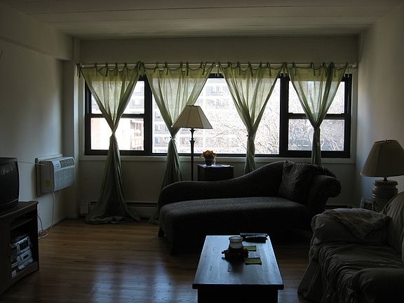 2nd image of 5616 N Kenmore Ave APT 5B