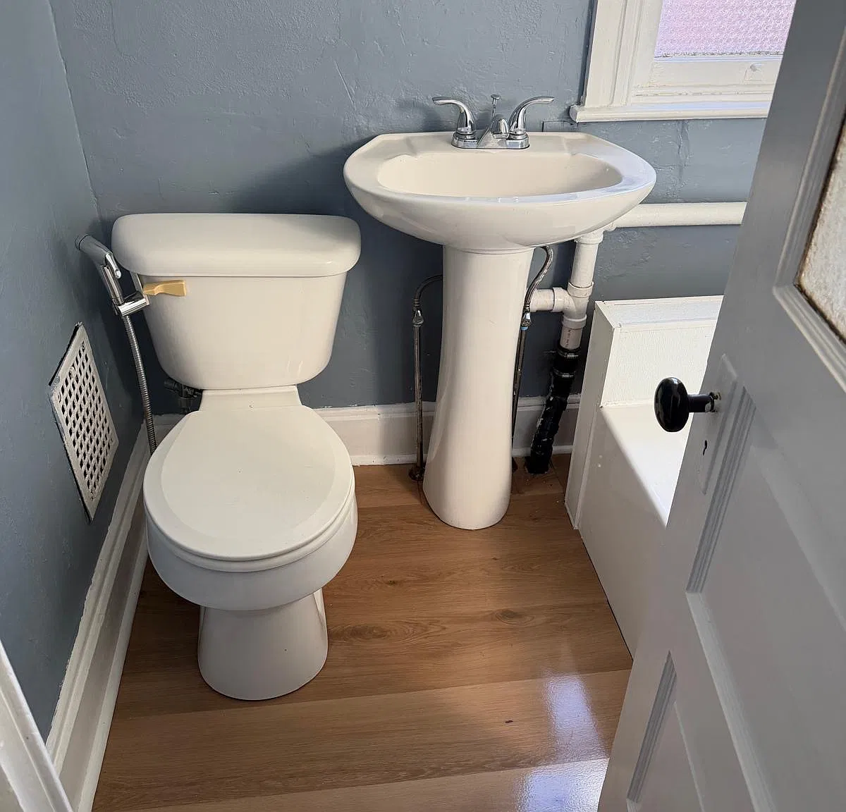 6 bed, 1836 sqft, $1,700 — Photo 2
