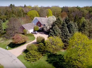 1212 Bull Valley Dr, Woodstock, IL 60098