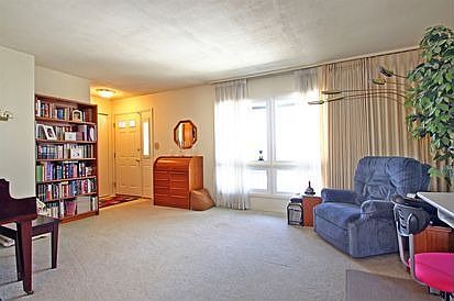 2nd image of 944 Wilshire Dr