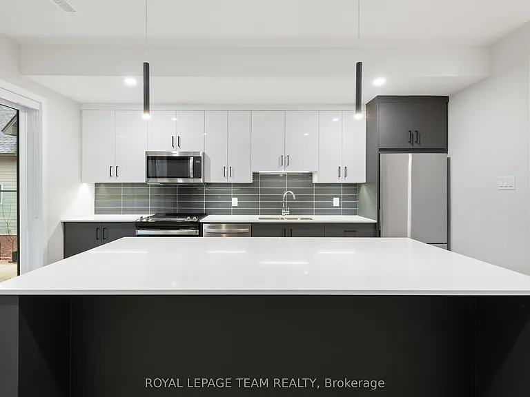 49 Grosvenor Ave #3 — Photo 17