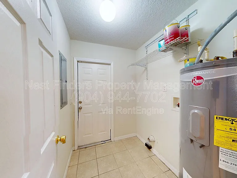 908 Helen St — Photo 16