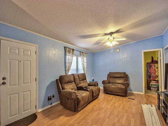 4th image of 166 Greenlea Cir