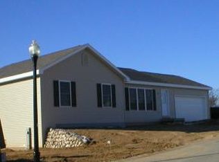 824 Sunridge Dr, Waupaca, WI 54981