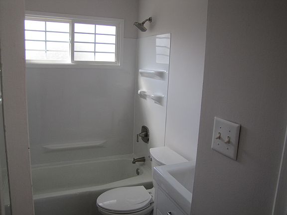 5th image of 466 Southgate Dr