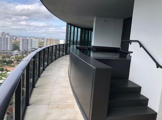 18555 Collins Ave, Sunny Isles Beach, FL 33160