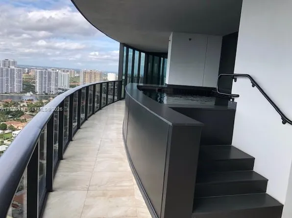 18555 Collins Ave, Sunny Isles Beach, FL 33160