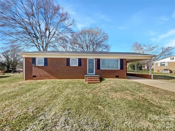 1913 Old English Dr, Gastonia, NC 28054