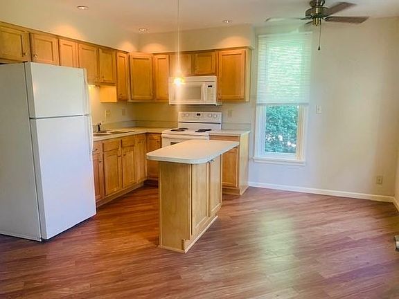 3rd image of 703 Elm St APT A