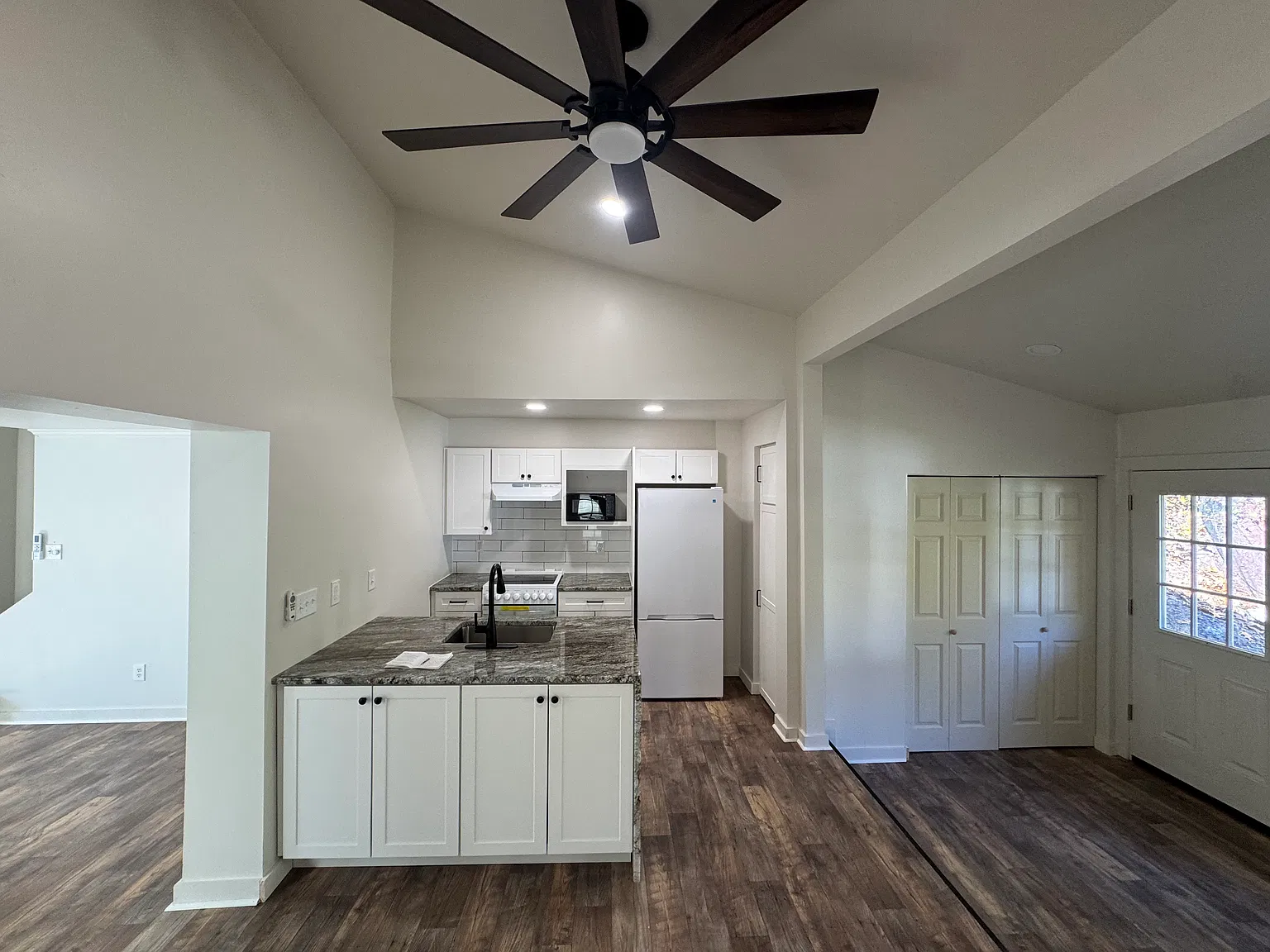 2 bed, 1024 sqft, $1,500 — Photo 3