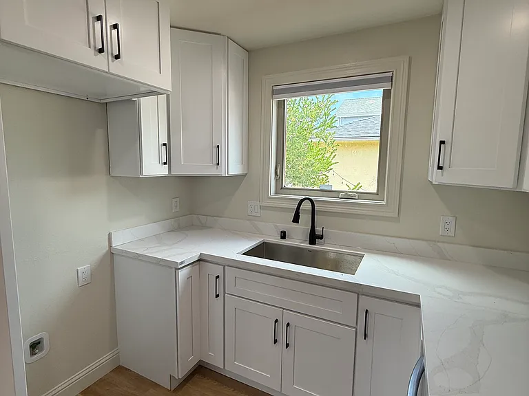 1517 Liberty St — Photo 12