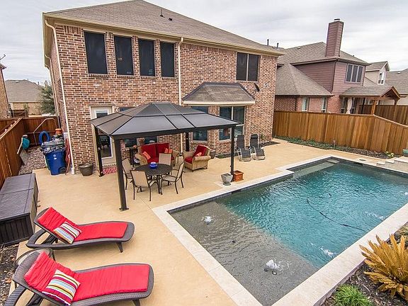 2nd image of 2904 Golfview Dr