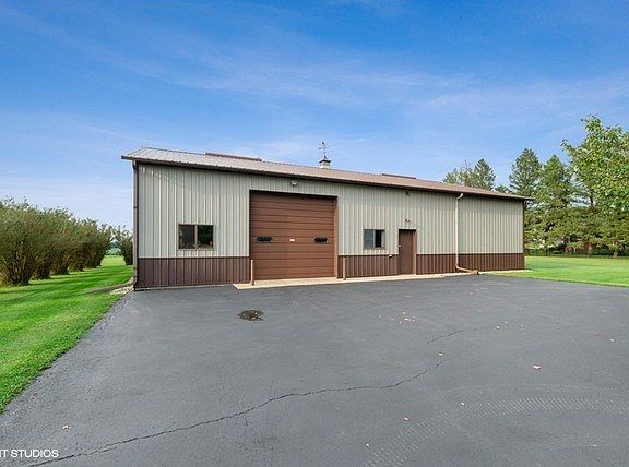 64' X 40' pole building!