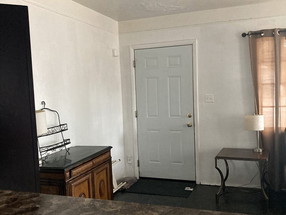 1st image of 1216 21st Ave W #1216