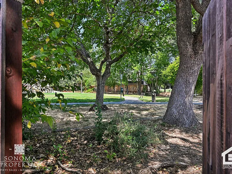 424 La Quinta Ln — Photo 40