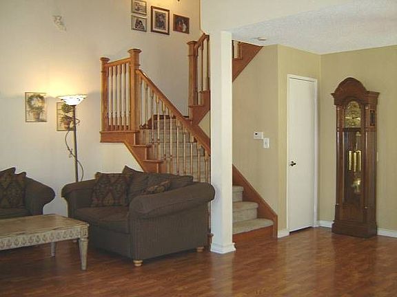 Custom Oak Staircase and Vaulted Ceiling