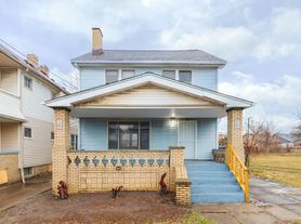 11009 Greenwich Ave, Cleveland, OH