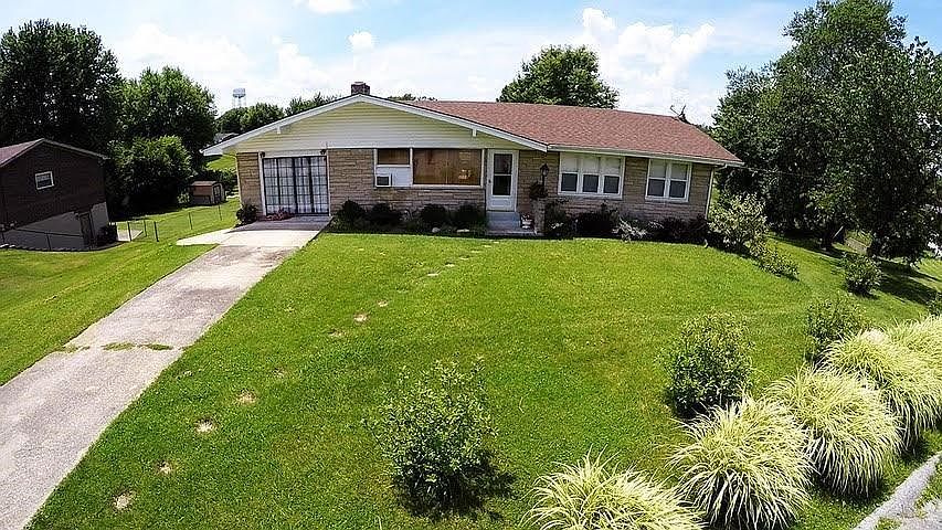 1st image of 210 Blue Grass Dr