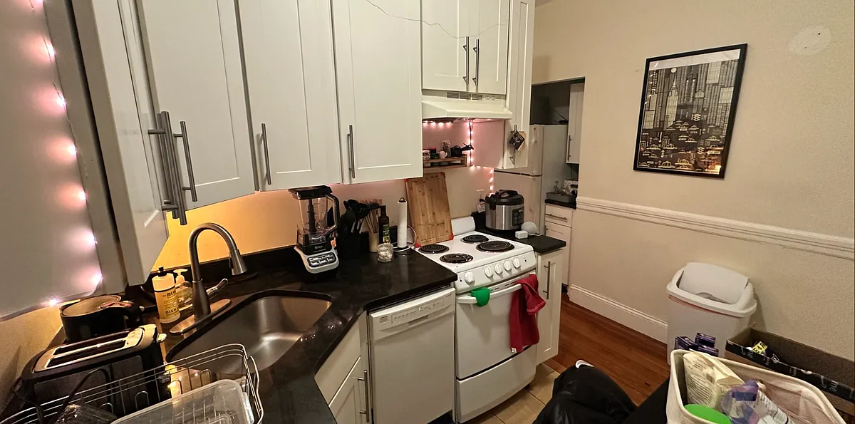 Building Photo - 65 Burbank St #18A