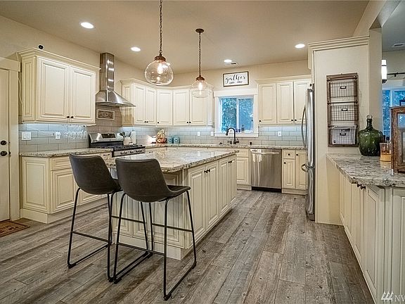 5th image of 200 Viewmont Dr SE