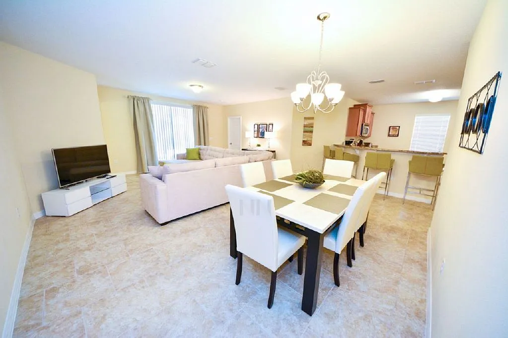 5 bed, 2110 sqft, $3,150 — Photo 4