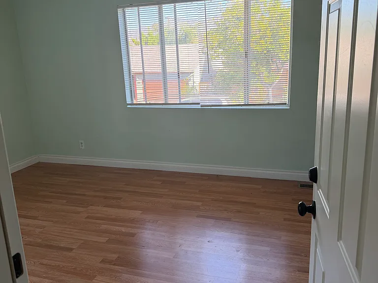 1112 Scofield Dr — Photo 1