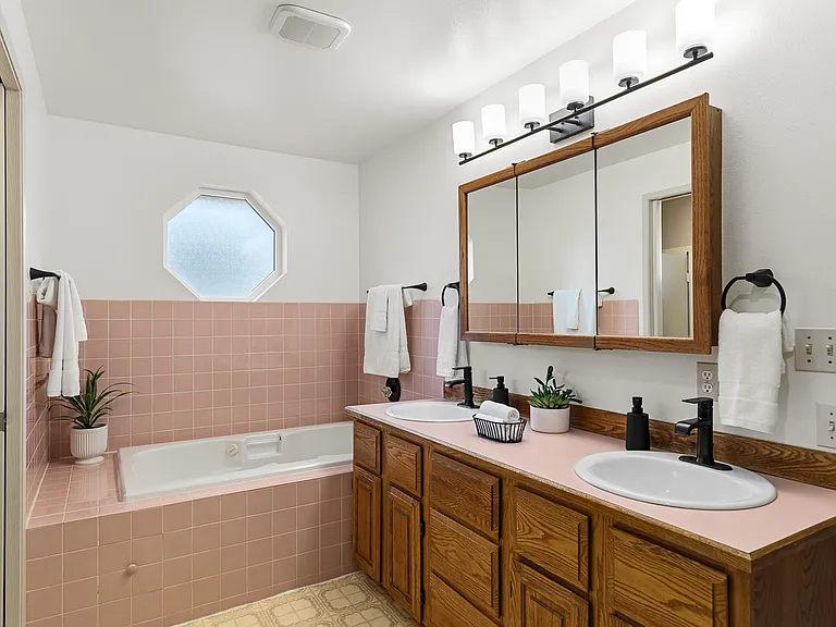 Master bathroom mid-century modern w/jet tub and double vanity