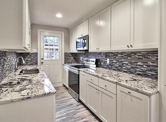 5th image of 13790 Brookgreen Cir