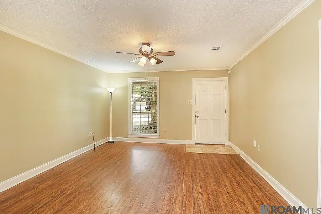 3 bed, 1296 sqft, $1,700 — Photo 4