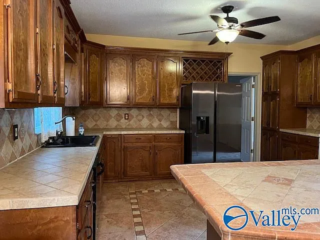 4 bed, 2.5 bath, 2917 sqft, $2,400 — Photo 4