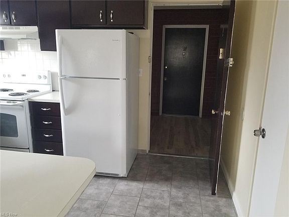 5th image of 362 Meadowbrook Ave #4