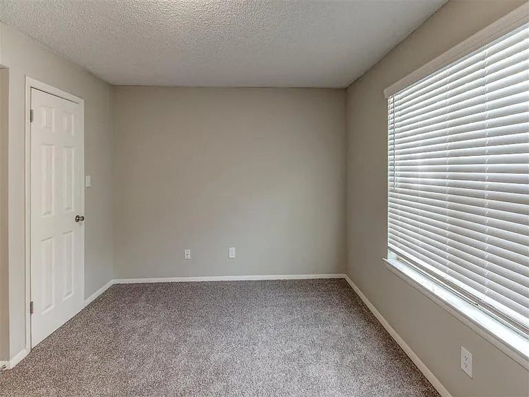 The Hub at 934 Apartments — Photo 29
