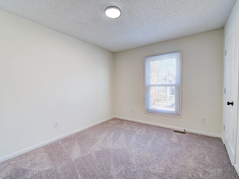 10622 N Charlotte St — Photo 11