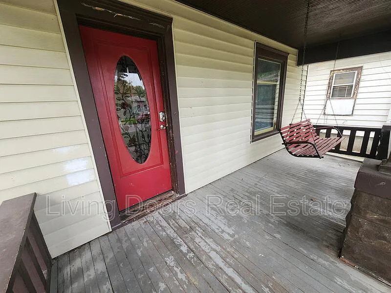 4 bed, 3.0 bath, 1720 sqft, $2,110 — Photo 2