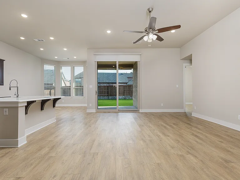 1829 Leo Dr — Photo 12