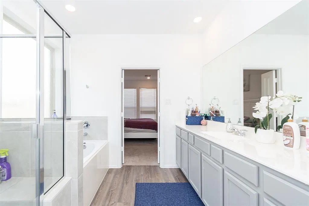 5 bed, 6.0 bath, 2668 sqft, $3,200 — Photo 4
