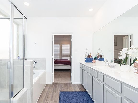 4th image of 5007 Dunstable Manor Ln