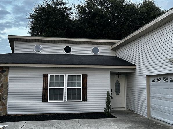 104 Garden Ct