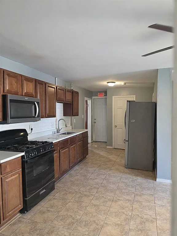 4 bed, 1.5 bath, 1200 sqft, $3,000 — Photo 3