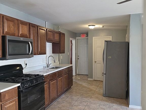 3rd image of 151 Salem St #1