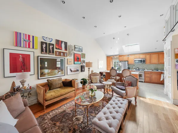 336 West 23rd Street image 3 of 25