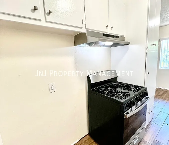 1579 Chestnut Ave #9 — Photo 5