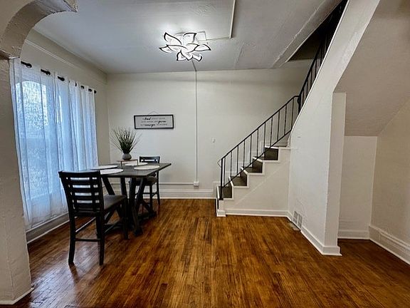 3rd image of 1129 Pine St
