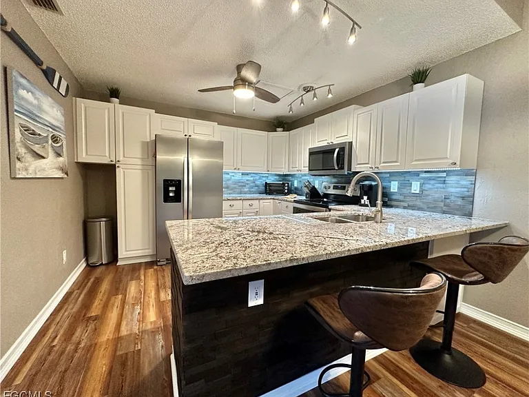 15427 Crystal Lake Dr — Photo 6