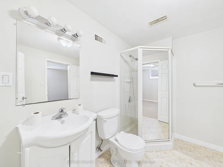 14 Eastgate Dr — Photo 20