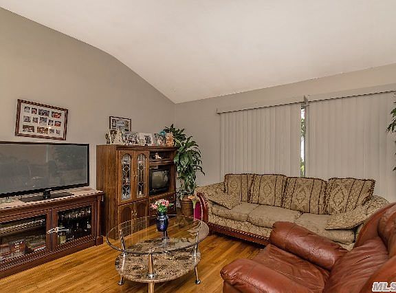 2nd image of 5 Quail Dr