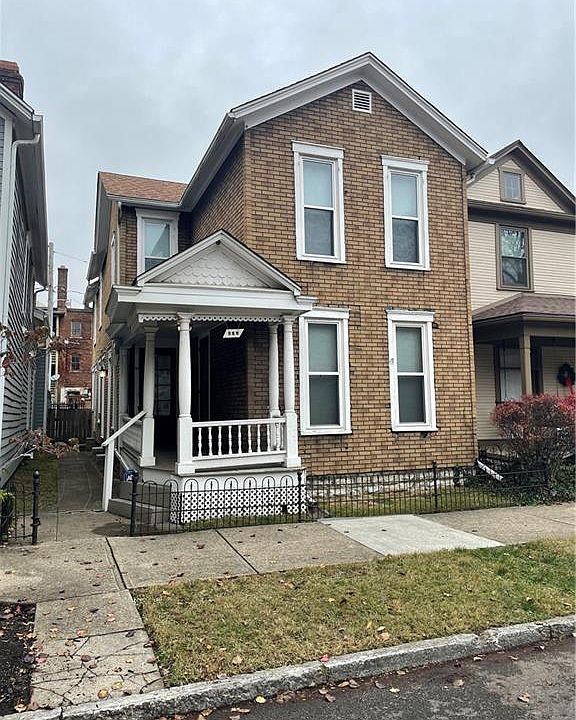 1st image of 435 E 6th St