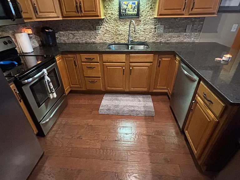 90 Circle Dr #7 — Photo 2